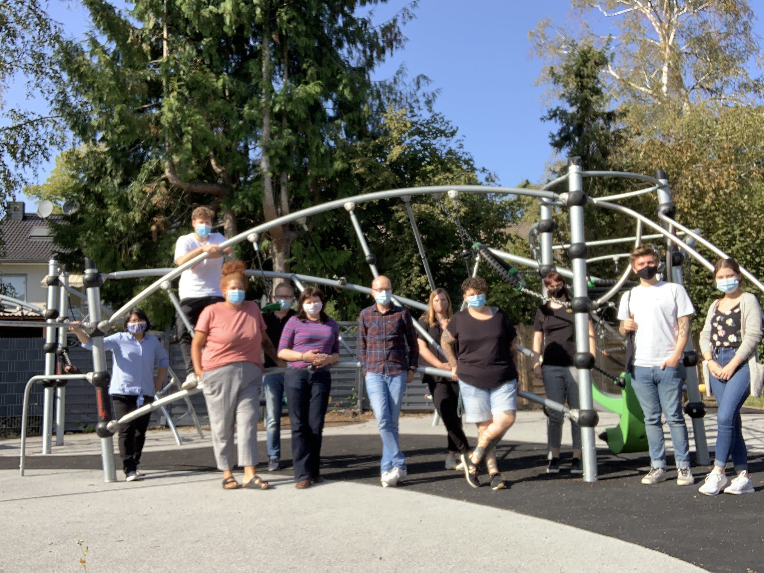 Gruppenbild von Nimm! Netzwerkmitglieder mit Maske